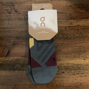 LAST ONE! Mens ON Cloud Running, Gray Low Rise Sock, MSRP $24